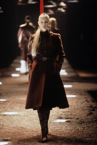 Look 18